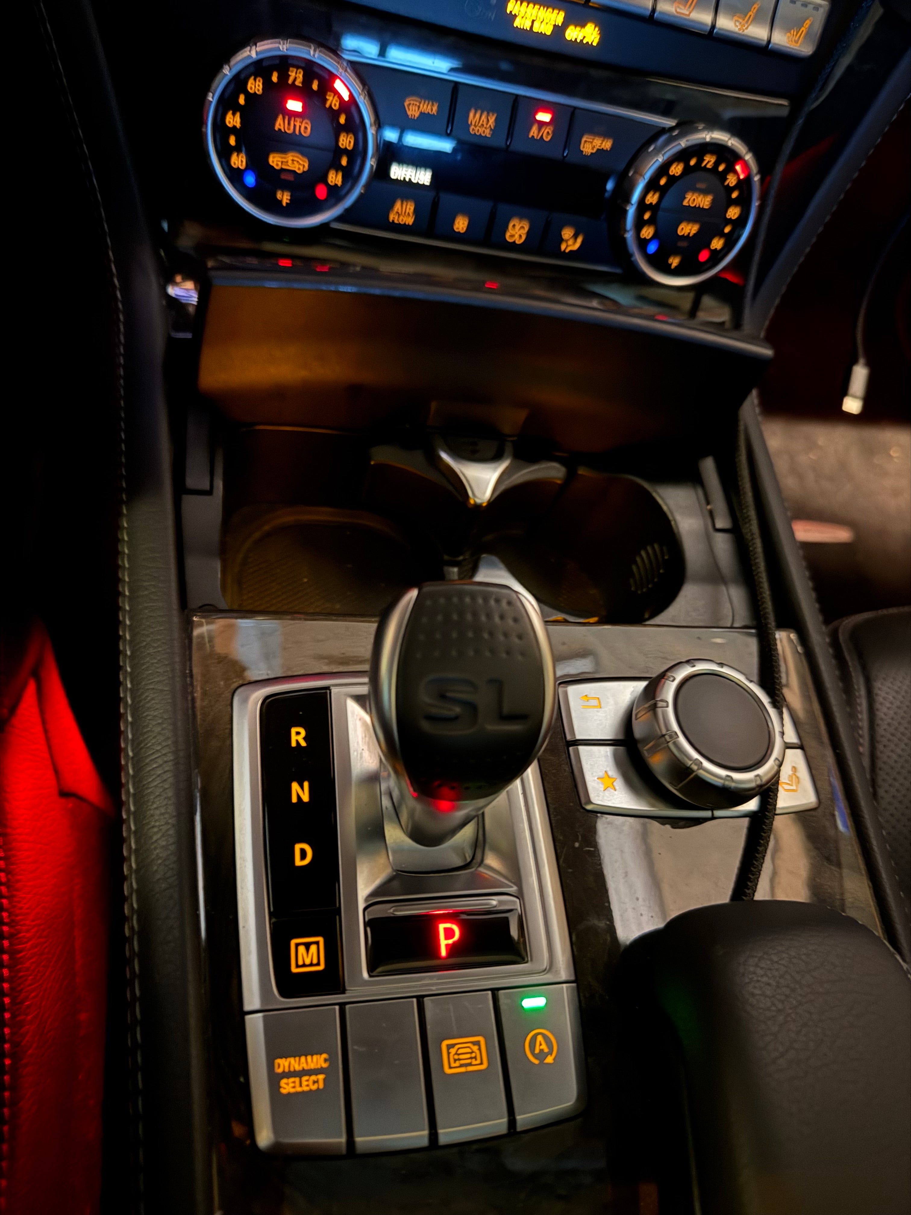 MERCEDES SL and INFINITI QX 30 parking button
