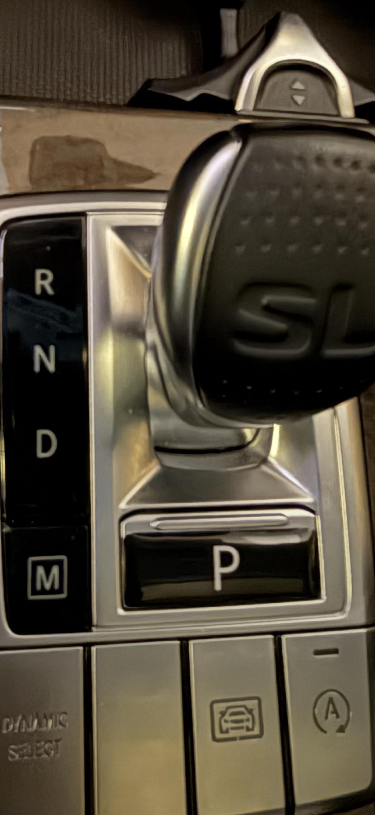MERCEDES SL and INFINITI QX 30 parking button